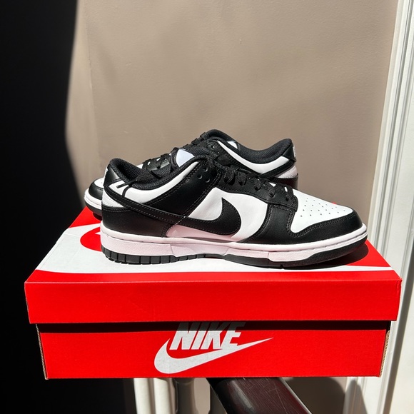 Nike Dunk Low Panda - Picture 2 of 3